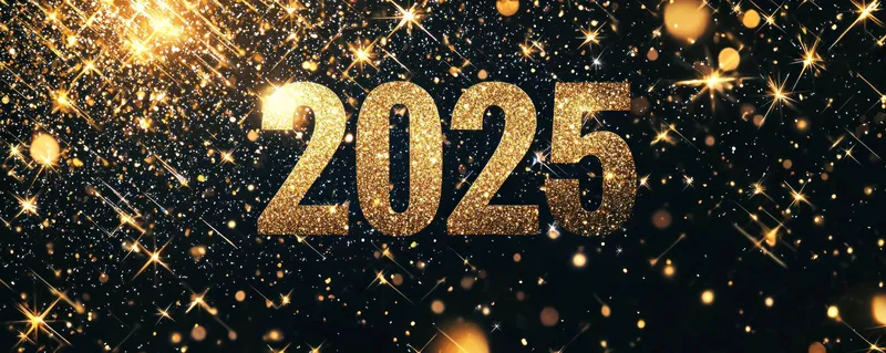 Золотые сверкающие цифры 2025 символизируют приближающееся празднование Нового года, окруженные ослепительными огнями и блестками, создавая радостную и праздничную атмосферу
