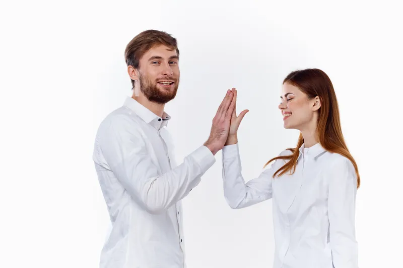 Мужчина и женщина, коллеги по работе, общение, мода