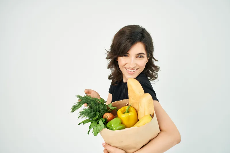 Пакет с продуктами, служба доставки, доставка овощей