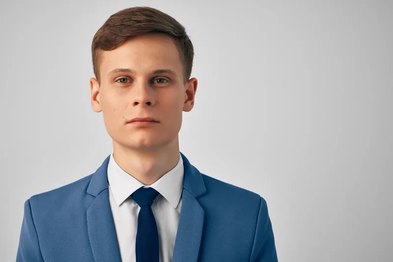 Мужчина в пиджаке и галстуке, руководитель, профессионал на изолированном фоне