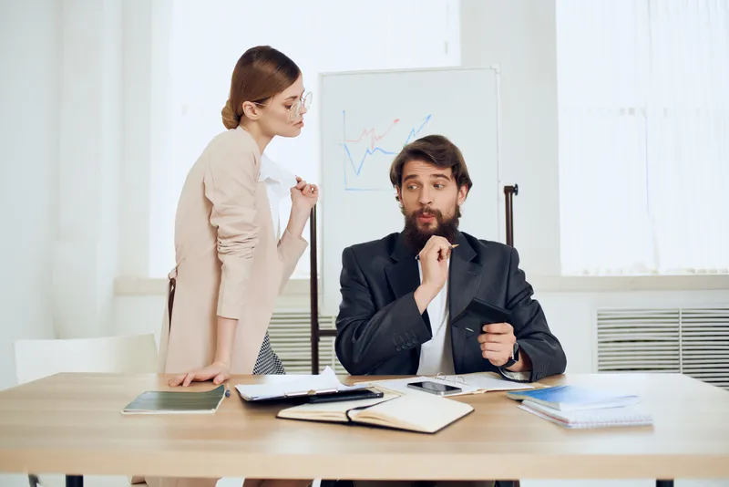 Общение коллег на работе, эмоции и конфликт в офисе
