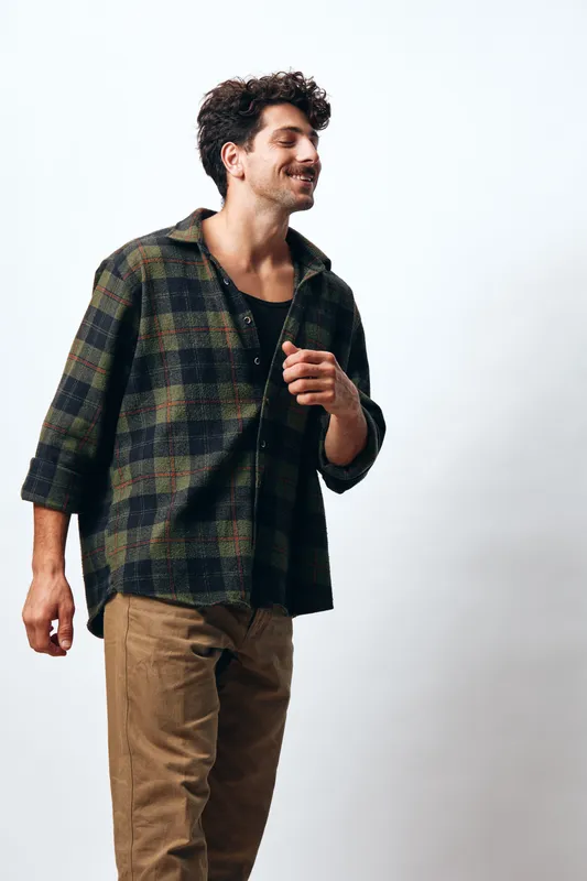 Портрет, уверенный мужчина, модный тренд, изолированный, красивый, свободное место, мода, натуральный, человек, взгляд, крутой, хипстер, рубашка, улыбка, студия, фон, мужчина, клетчатый, позитивный…