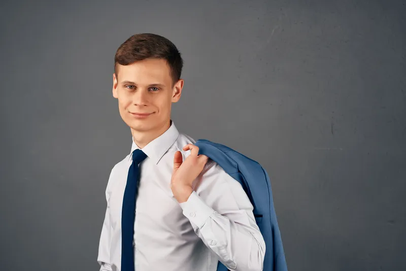 Деловой мужчина в рубашке с галстуком, офисный менеджер, профессионал