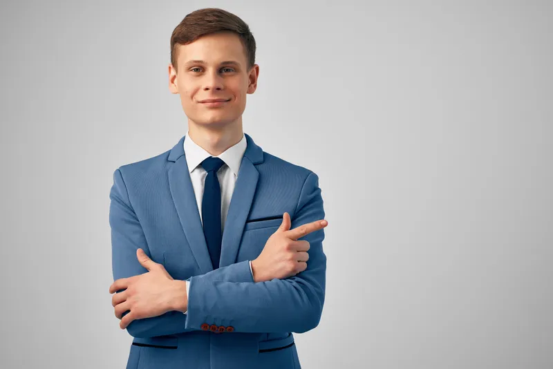 Деловые люди, уверенность в себе, успех, кадр обрезан