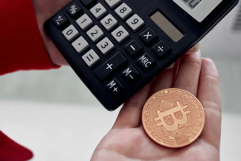 Калькулятор криптовалюты Bitcoin, вычисляющий стоимость интернет-финансов