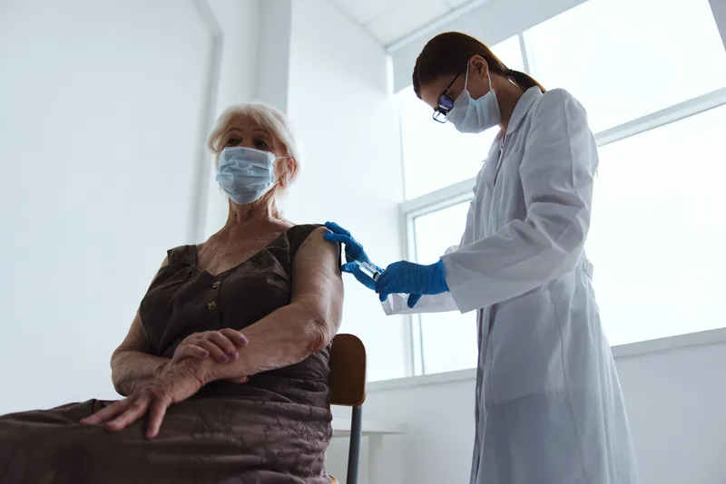Пациент больницы с COVID-паспортом, защита иммунитета