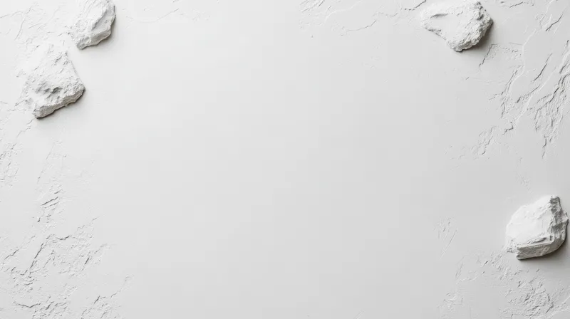 Спокойная минималистичная рамка из белого камня, окружающая текстурированный белый фон, идеально подходит для брендинга и тем, связанных со спа, здоровьем, осознанностью и релаксацией