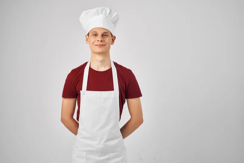 Мужчина в белом фартуке готовит, работа, промышленность