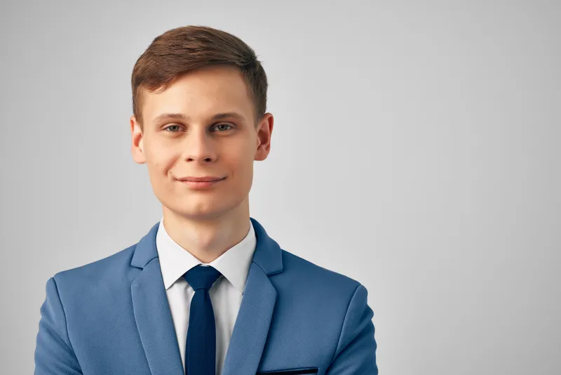 Мужчина в пиджаке и галстуке, руководитель, профессионал на изолированном фоне