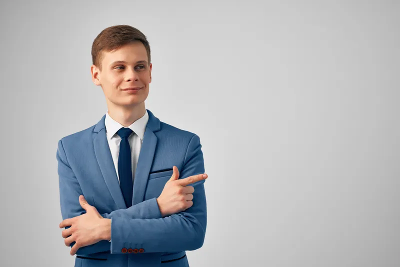 Мужчина в костюме, руководитель, успех, кадр обрезан