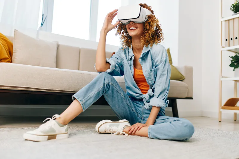 Виртуальная реальность: радостное indoor-развлечение современной женщины в комфорте её дома