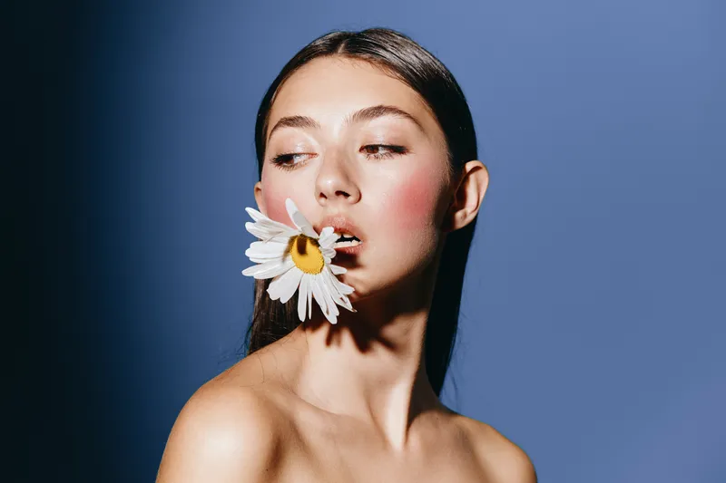 Чувственность и уход за кожей: спа-оздоровление в стиле Vogue — нежная элегантность макияжа гламурной леди