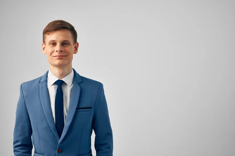 Менеджер в костюме в офисе, успех, предприниматель, работа