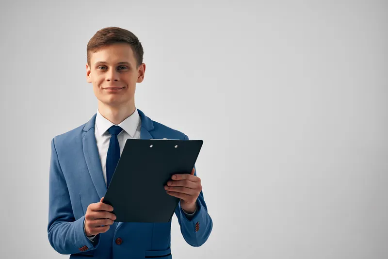 Деловой мужчина с документами, успешный менеджер, официальная работа