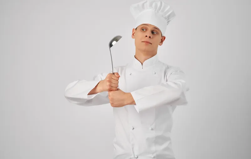 Шеф-повар, профессиональная кухонная утварь, приготовление еды, ресторанный сервис