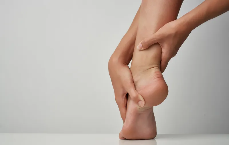 Забинтованные ступни, травма, проблемы со здоровьем, медицина, лечение