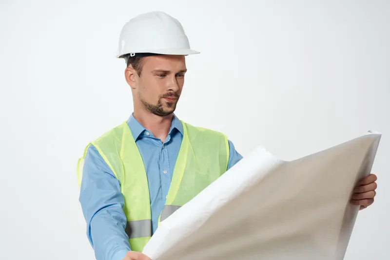 Мужчина в строительной униформе, профессиональная работа, рабочая профессия