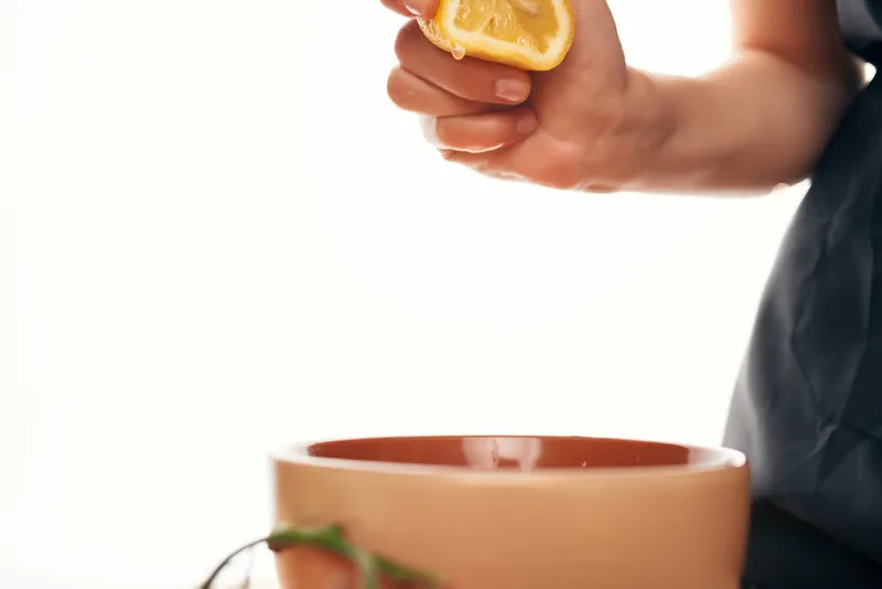 Лимонный сок, ингредиент для салата, кухня, приготовление еды