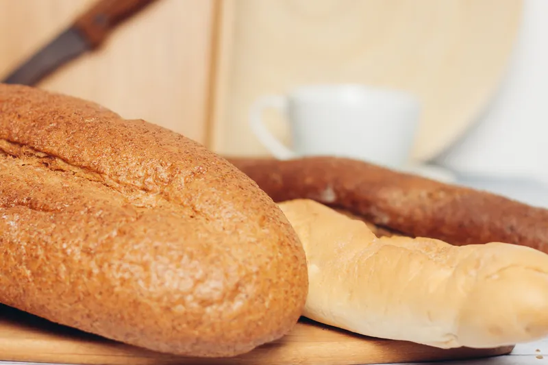 Нарезная доска с патронами, кухня, завтрак, запечённое