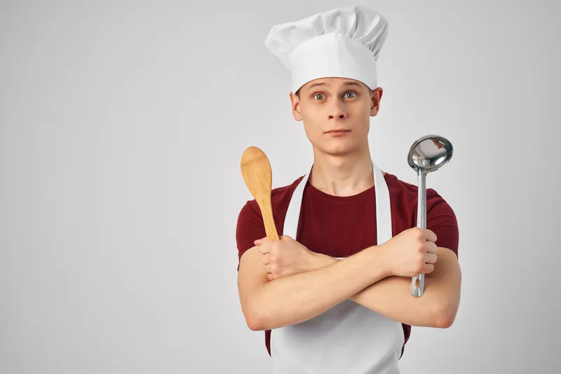 Повар-мужчина, самолёт, парк, кухонная утварь, работа по приготовлению пищи