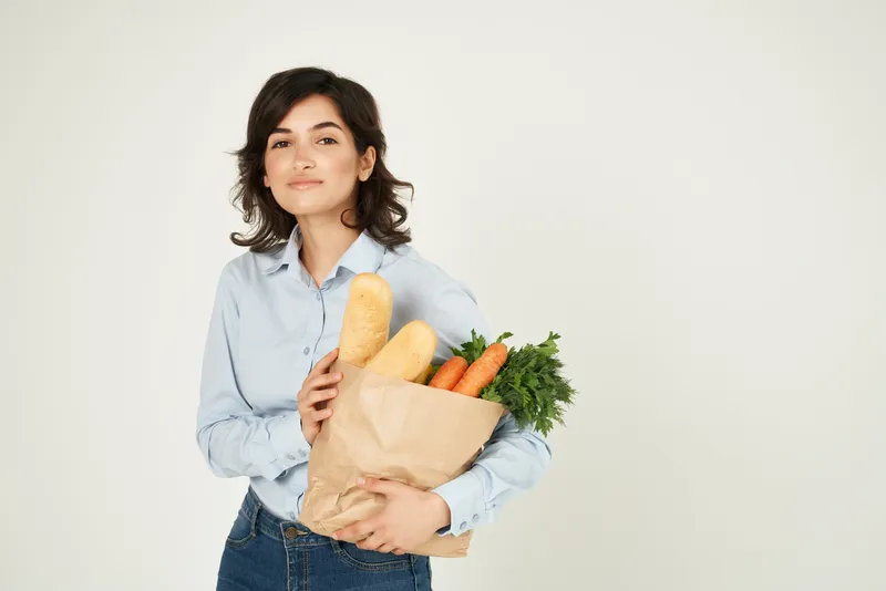 Милый брюнетка, продукты, супермаркет, овощи, образ жизни