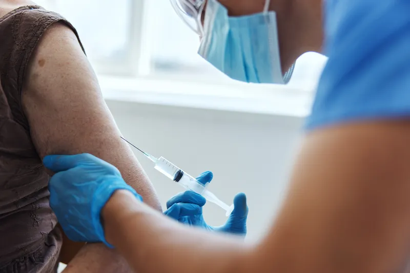 Пациент и врач, COVID-19 паспорт, лечение пациента