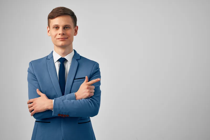 Мужчина в деловом костюме, менеджер, работа в профессиональном офисе