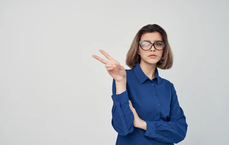 Деловая женщина в очках, руководитель, профессиональная работа в офисе