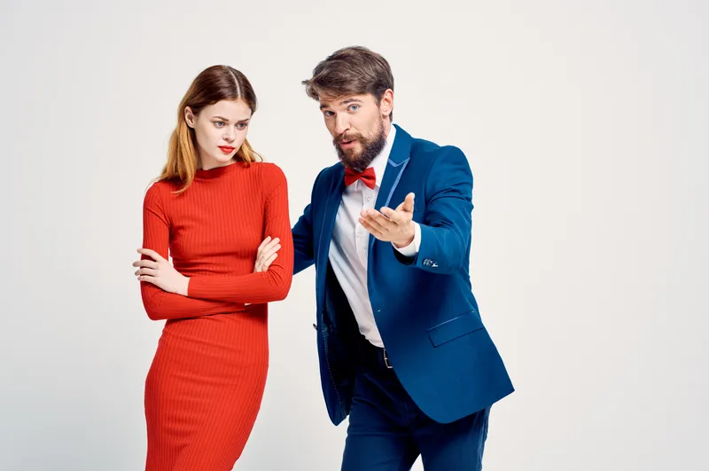 Милые мужчина и женщина в студии, общение, стиль жизни, романтика