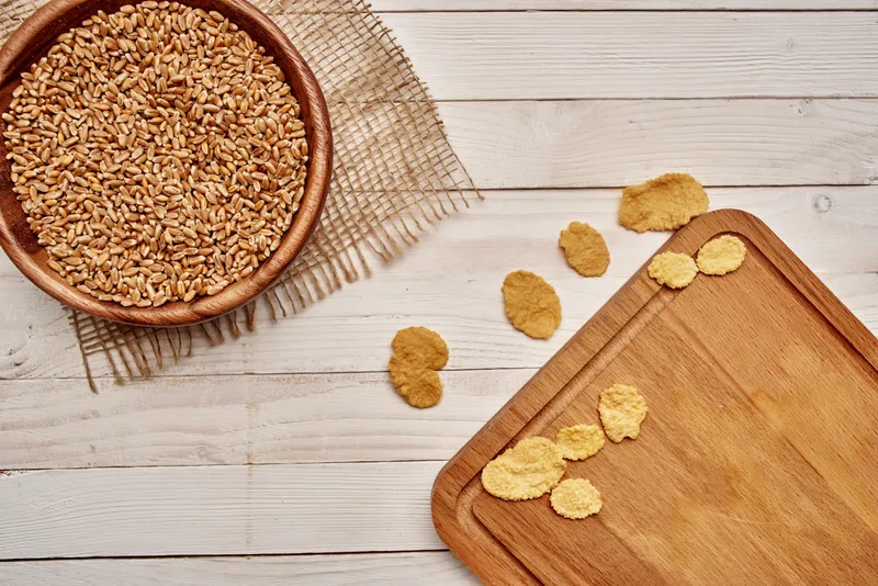 Здоровое питание, органический продукт, еда, деревянный фон