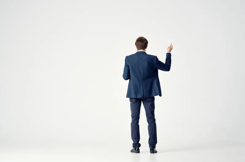 Мужчина в пиджаке и галстуке, профессиональный счастливый руководитель