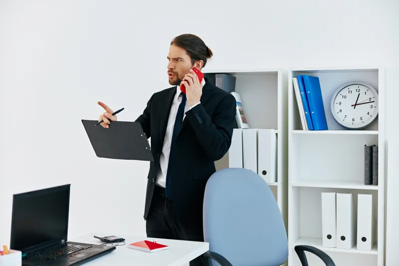 Бизнесмен, официальные документы, работа, офисные технологии