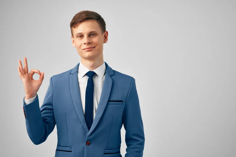 Менеджер в деловом костюме, профессиональный сотрудник в офисе