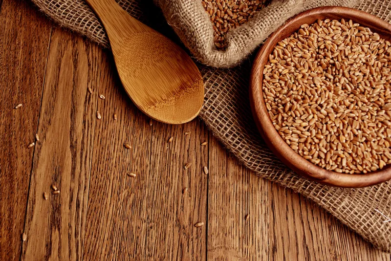Хлопья на столе, натуральные продукты питания, крупный план