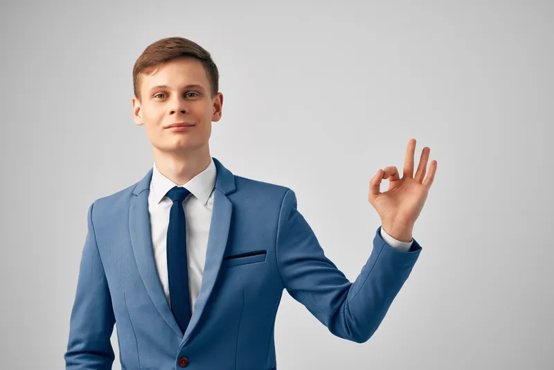 Менеджер в костюме в офисе, успех, предприниматель, работа