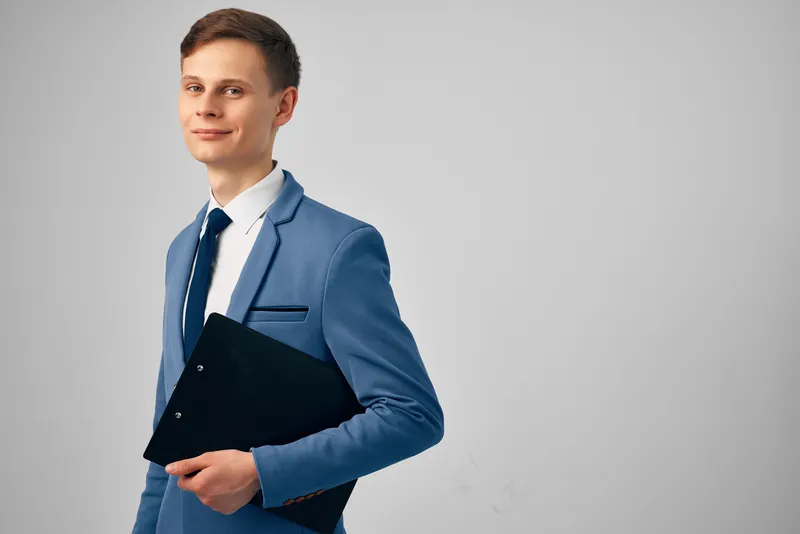 Деловой мужчина с документами, успешный менеджер, официальная работа