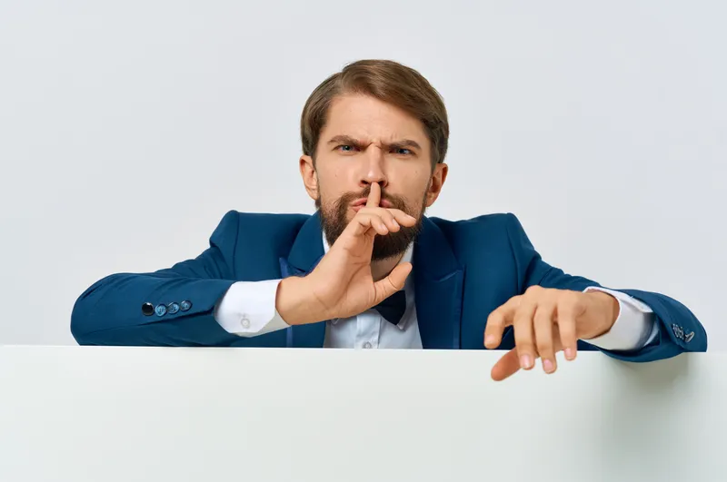 Деловой мужчина в костюме, реклама, руководитель, копировальное пространство, крупный план
