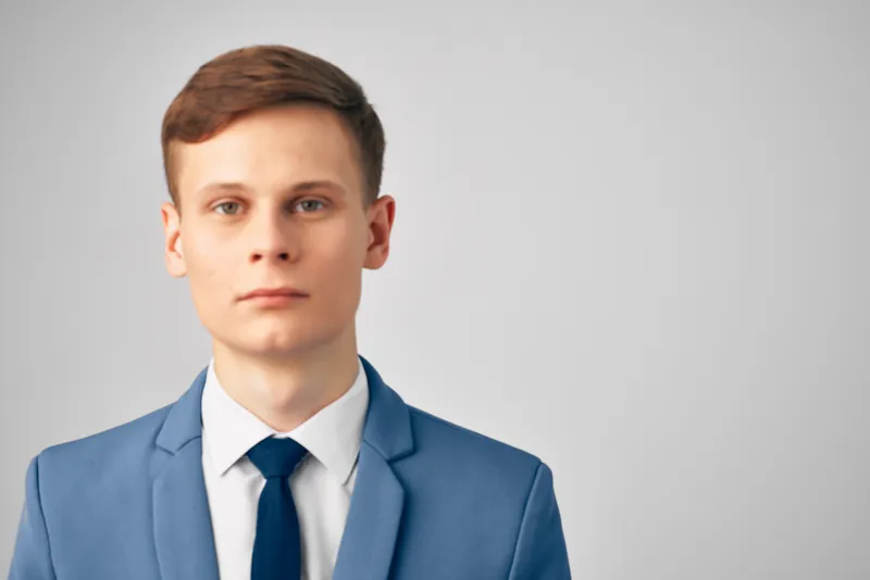 Мужчина в деловом костюме, менеджер, профессионал в офисе