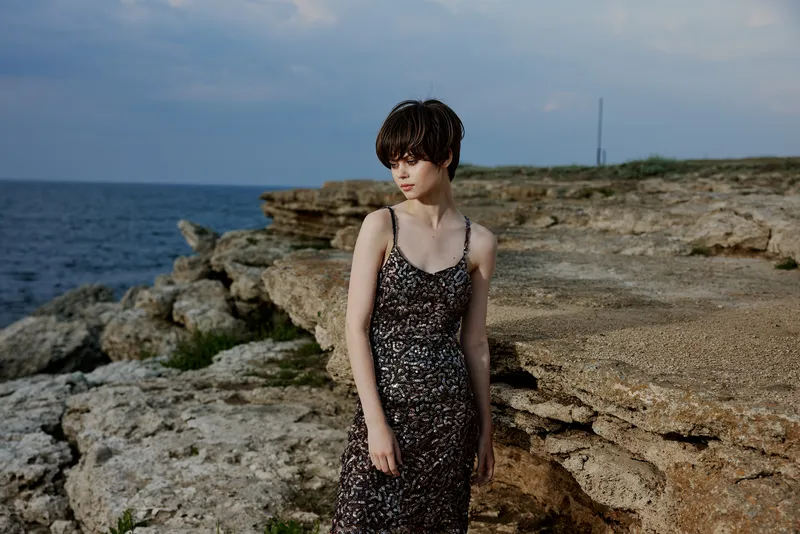Красивая женщина в платье, ландшафт, роскошь, природа, море, без изменений