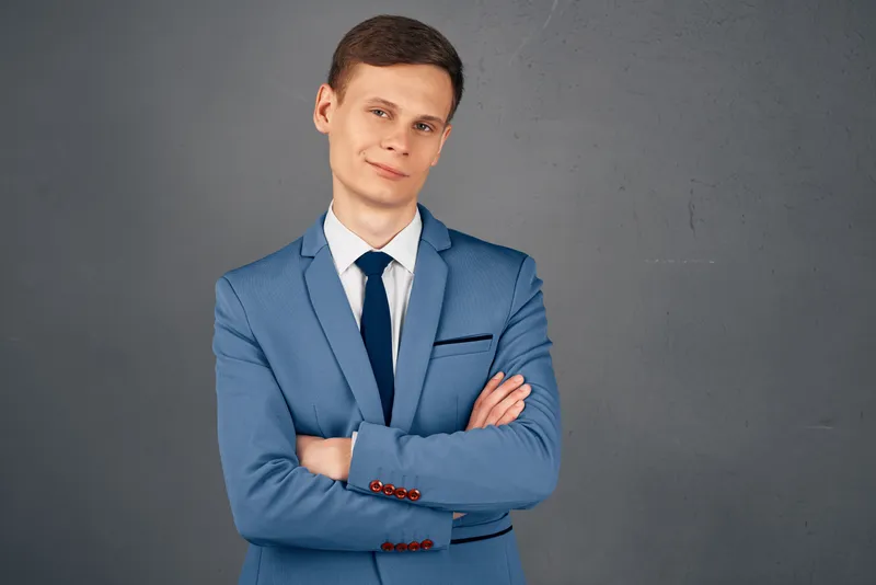 Деловой мужчина в офисе, работа, менеджер, уверенность в себе