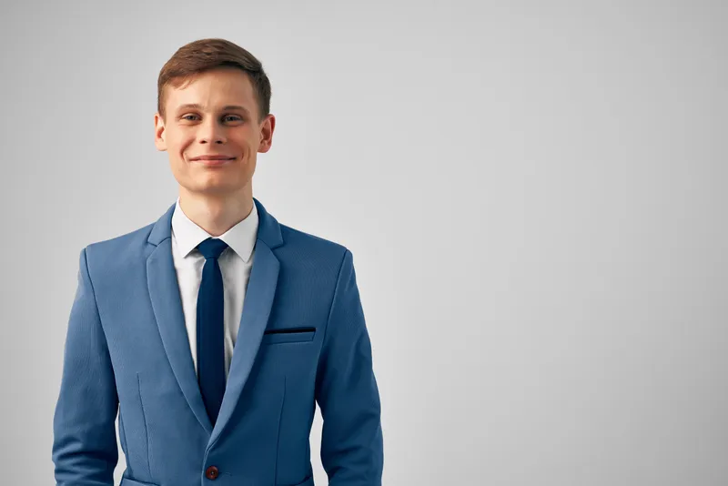 Бизнесмен в костюме, менеджер, профессионализм, мода, уверенность в себе