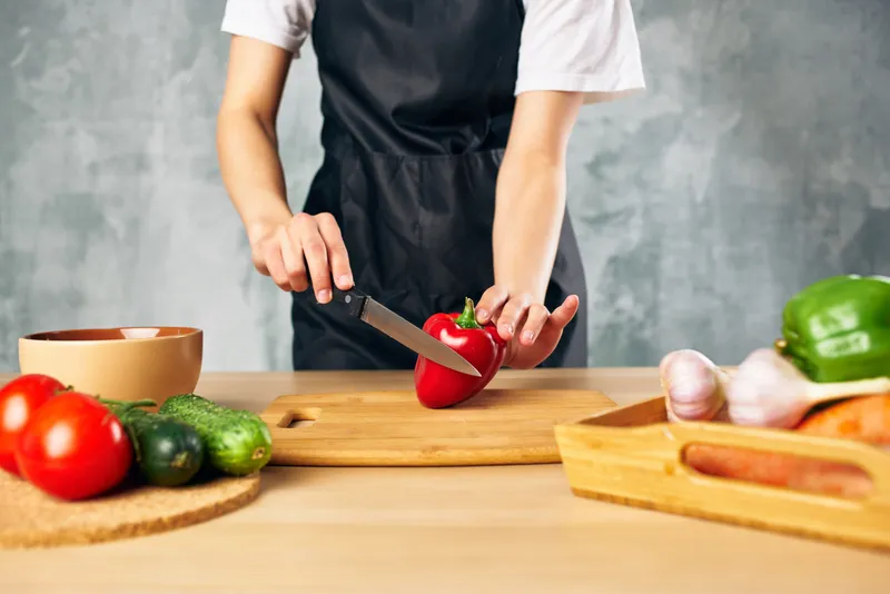 Приготовление еды дома на кухне: овощи, здоровье, витамины