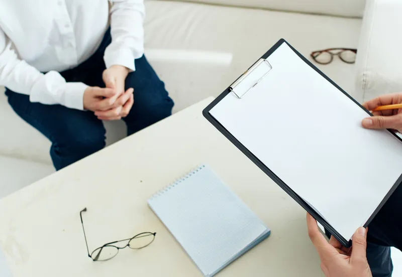 Пациент на сеансе с психологом