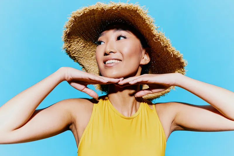 Женщина, лицо, вау, женщина, леди, выражение, веселье, рот, повседневный, желтый, улыбка, лето, крупный план, модно, портрет, шляпа, мода, красота, купальник, волосы, шокирована, милая, азиатка