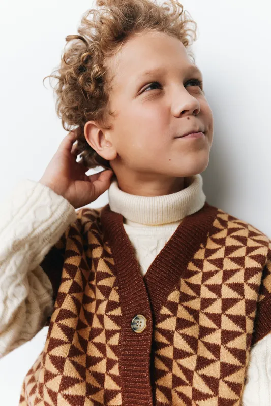Authentic portrayal of a thoughtful student in a cozy school setting, capturing a candid moment of play, imagination, and everyday learning in a lifestyle scene.