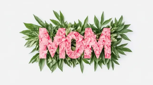 Красивый флористический типографический дизайн слова MOM с розовыми пионами и пышной зеленью, идеально подходит для открыток ко Дню матери, украшений и подарков
