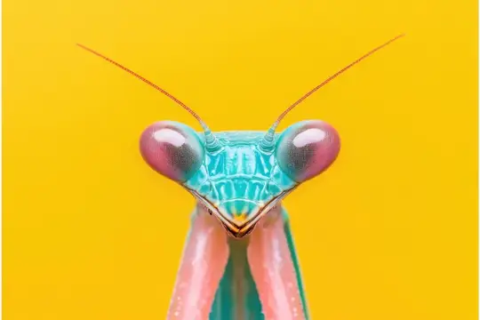 3D-рендер бирюзового богомола с розовыми глазами на жёлтом фоне