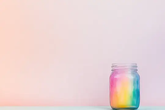 Стеклянная банка с радужным свечением на пастельном фоне