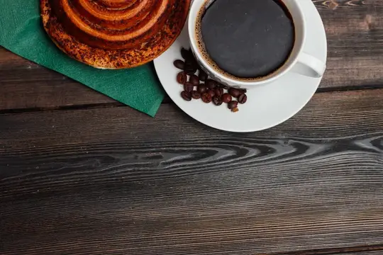 Чашка кофе на блюдце, сладости, закуска, завтрак, образ жизни