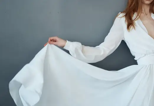 Красивая женщина в белом платье, романтика, выступление, роскошь
